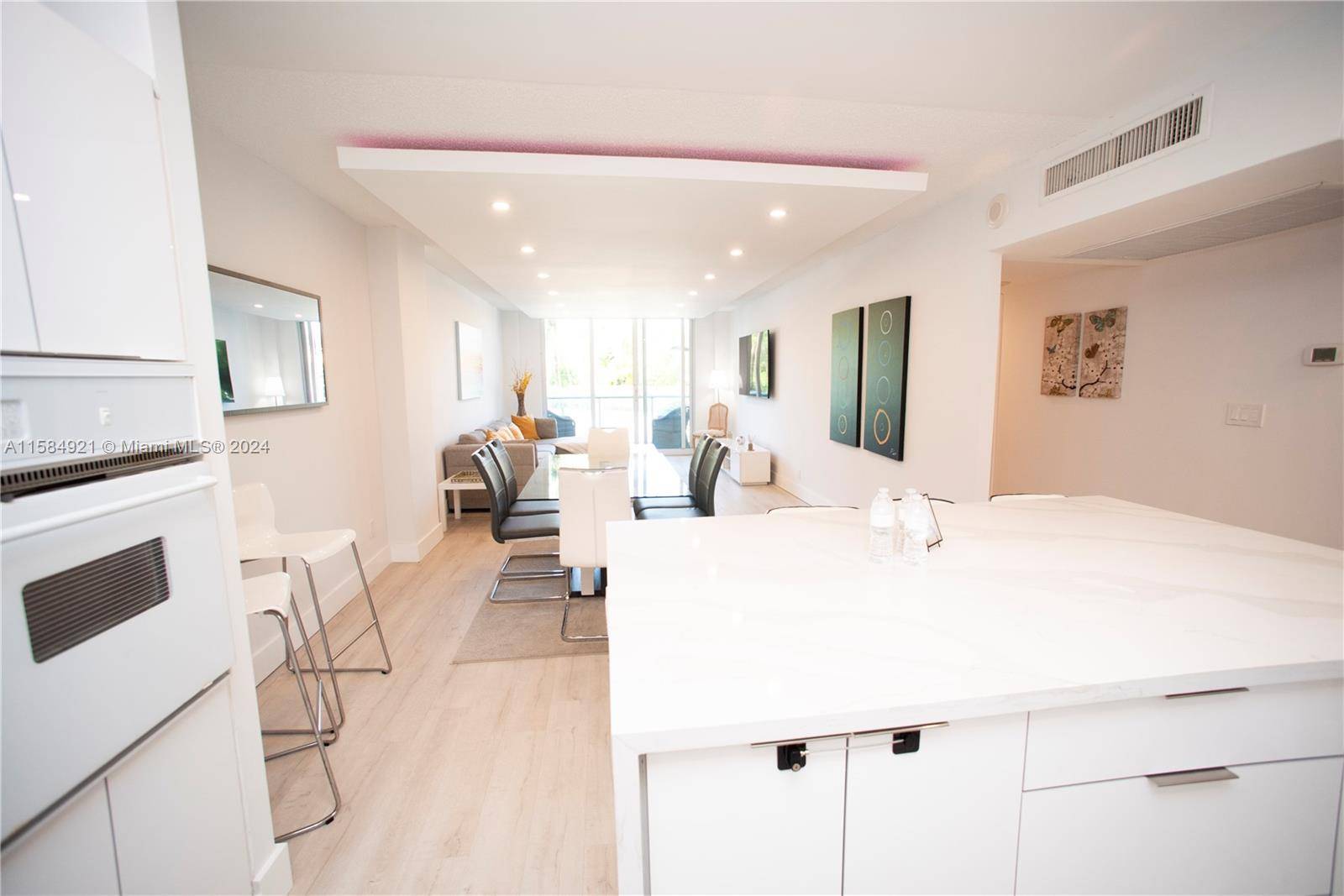 Sunny Isles Beach, FL 33160,19370 Collins Ave #124
