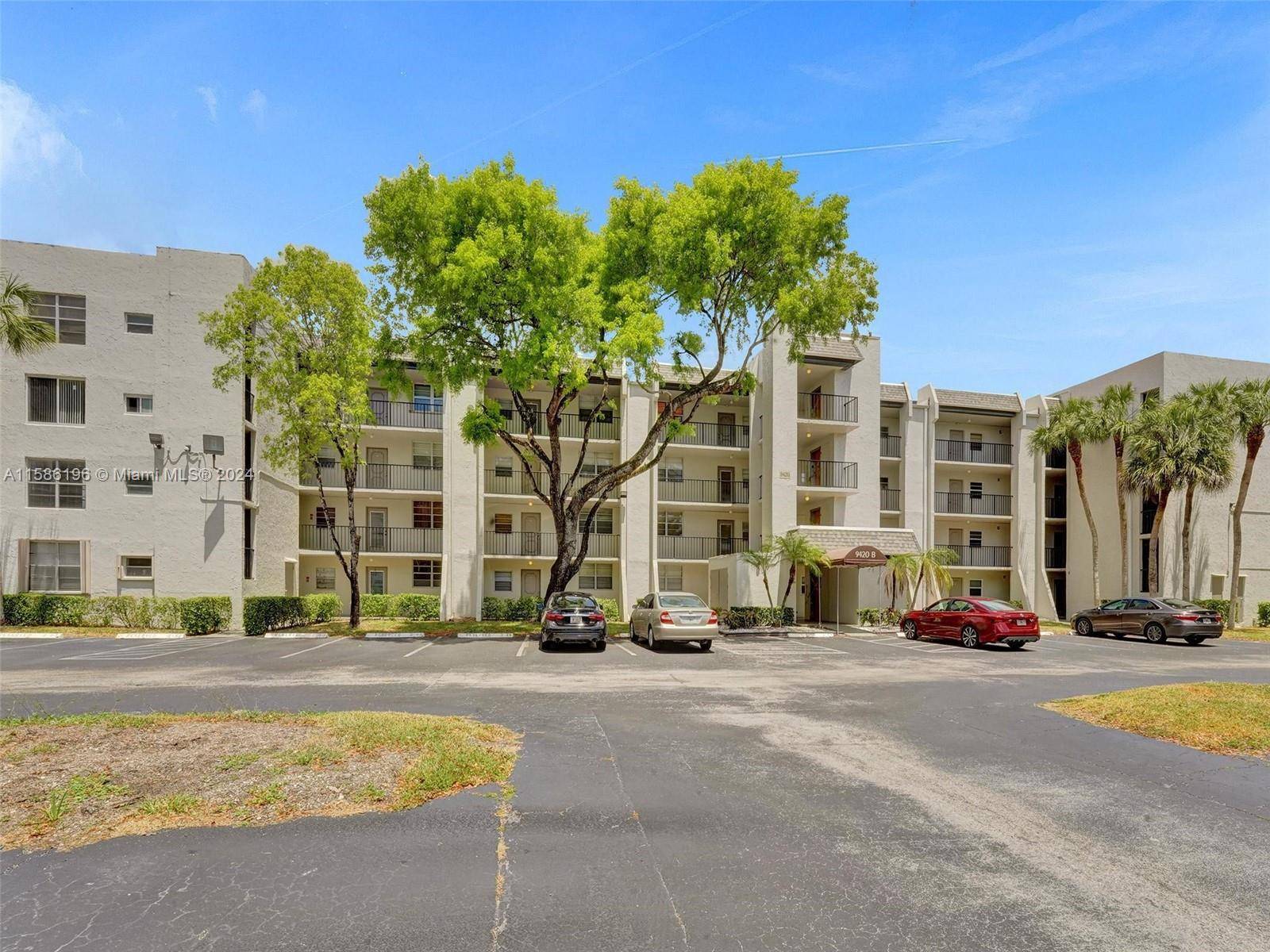 Davie, FL 33324,9420 Poinciana Pl #414