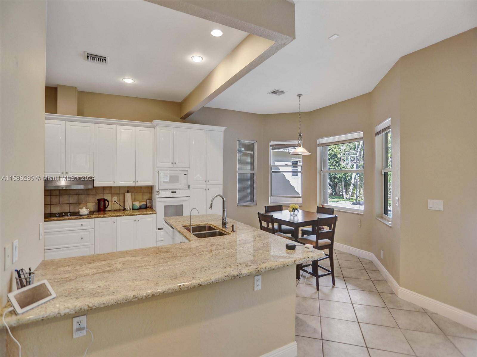 Pinecrest, FL 33156,11189 SW 78th Ave