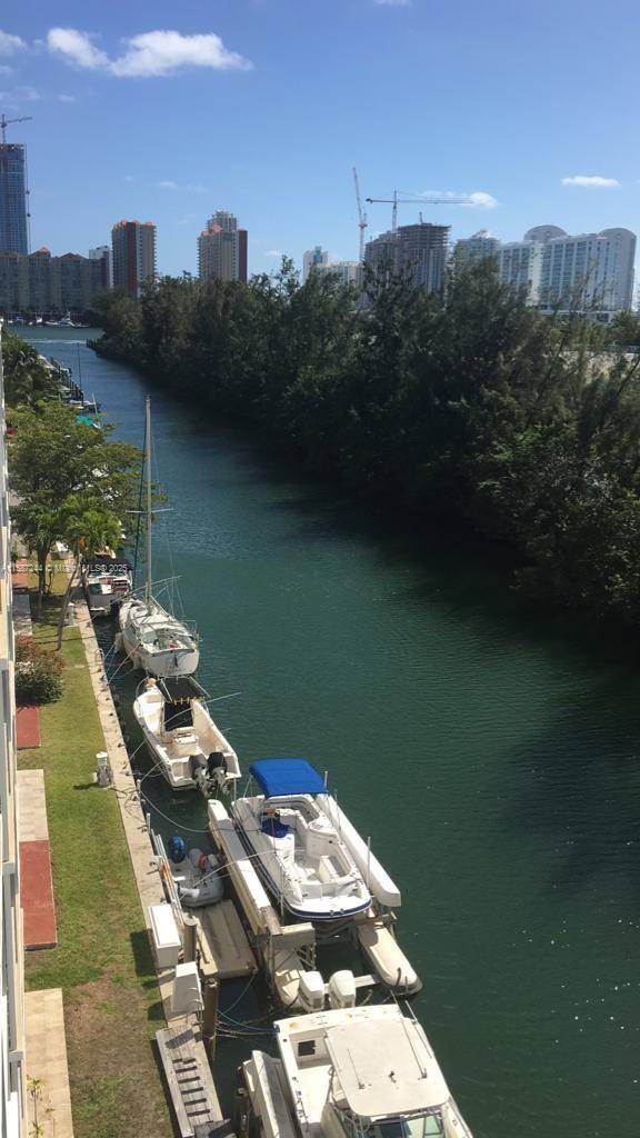 North Miami Beach, FL 33160,3660 NE 166th St #611