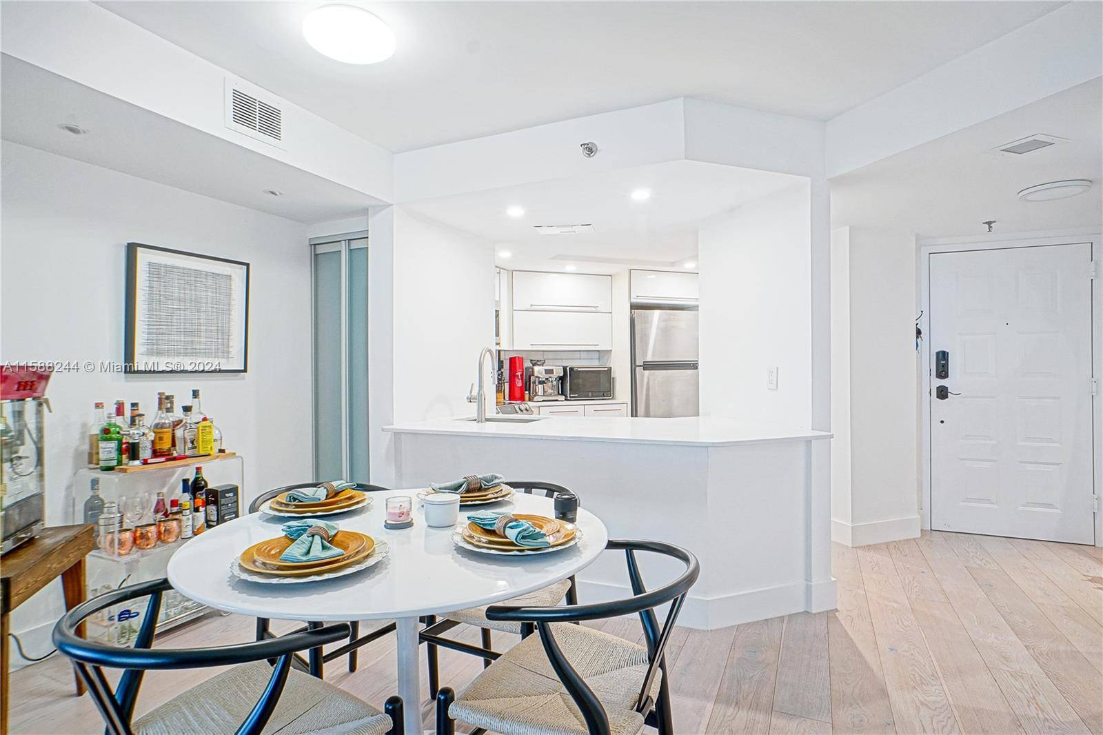 Miami Beach, FL 33140,5880 Collins Ave #603