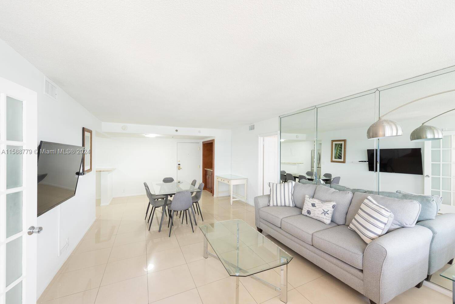 Miami Beach, FL 33140,5225 Collins Ave #1508