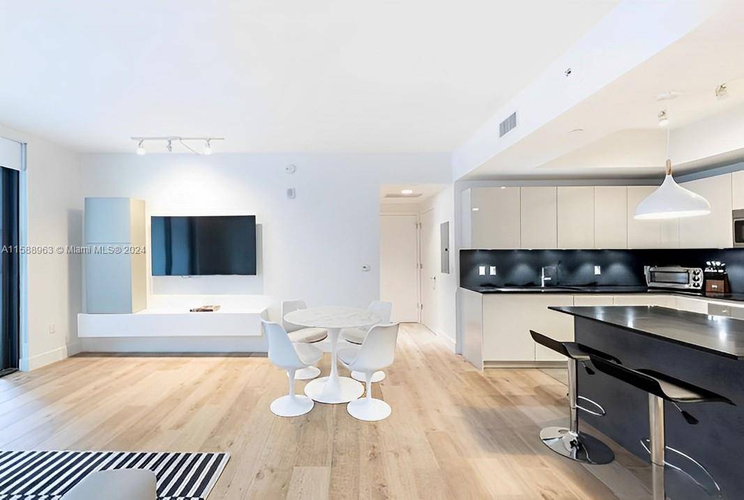 Miami, FL 33131,1010 Brickell Ave #1707