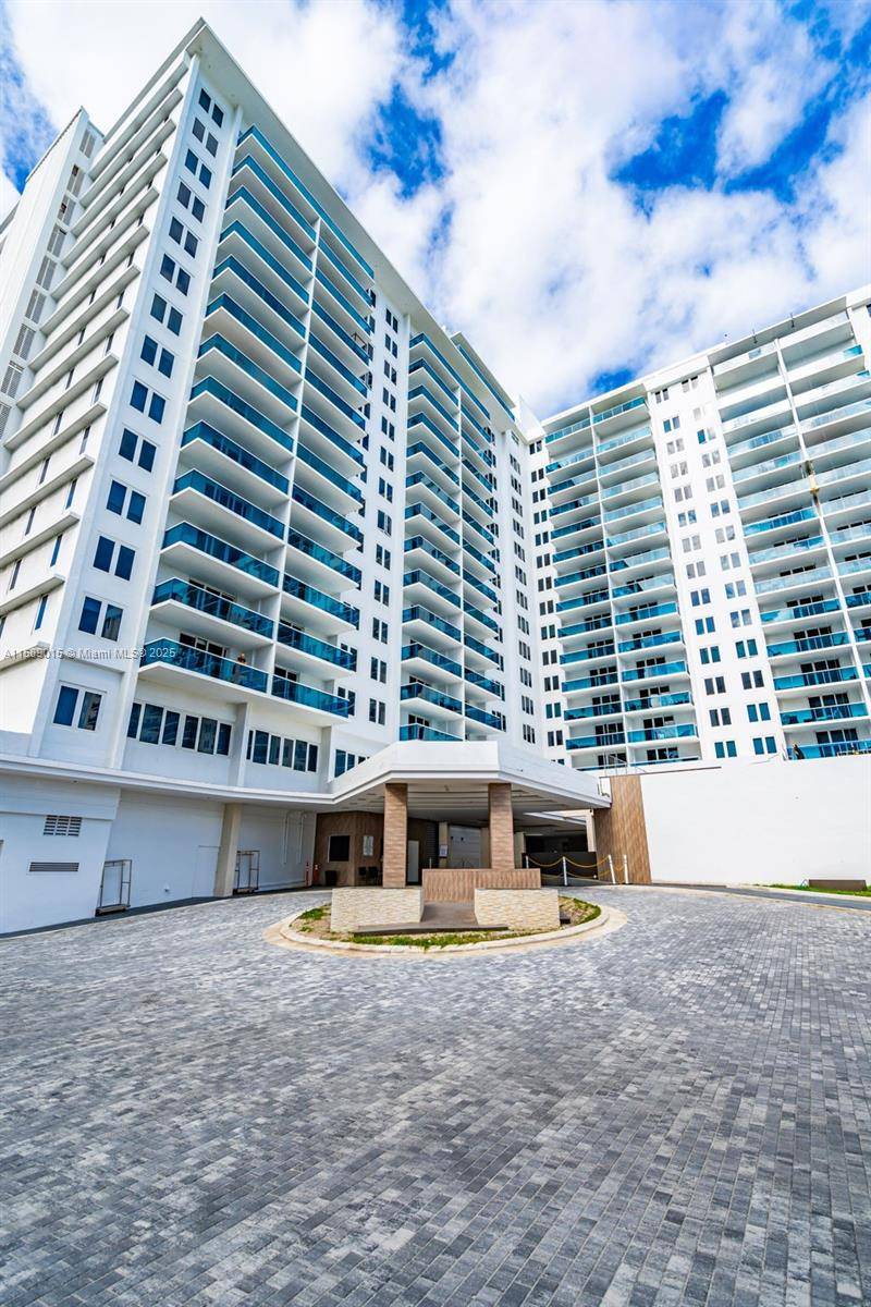 Miami Beach, FL 33139,2301 Collins Ave #325