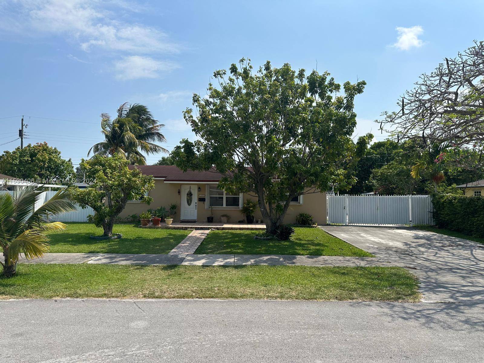 Miami, FL 33173,10890 SW 69th Dr
