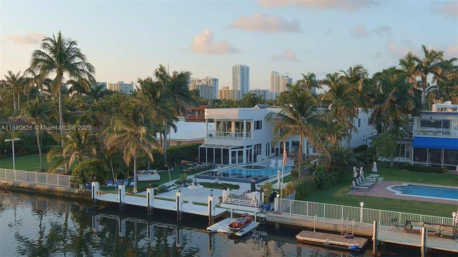Hollywood, FL 33019,934 S Southlake Dr