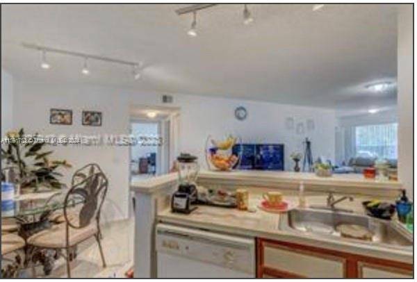 West Palm Beach, FL 33409,1401 Village Blvd #211
