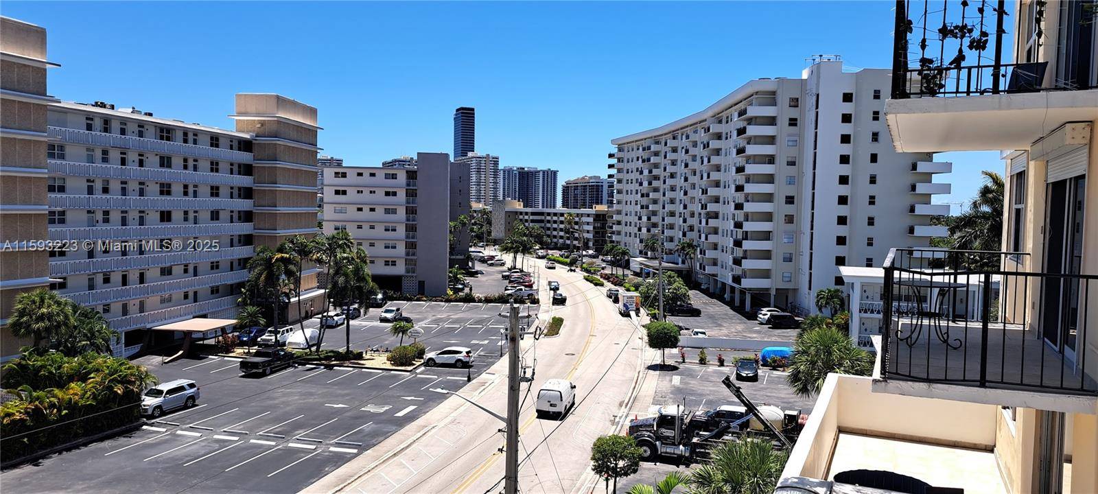 Hallandale Beach, FL 33009,427 Golden Isles Dr #5H