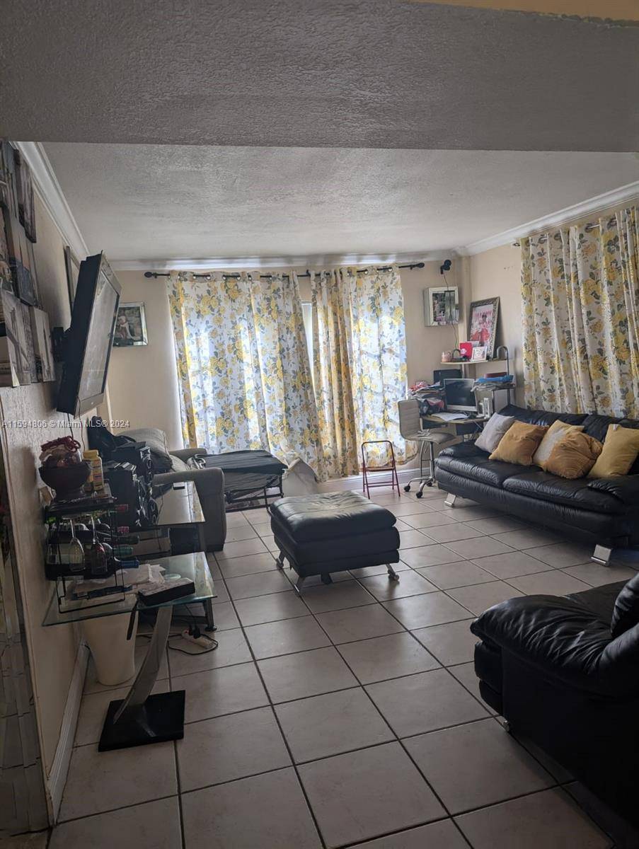 Lauderhill, FL 33319,4166 Inverrary Dr #301