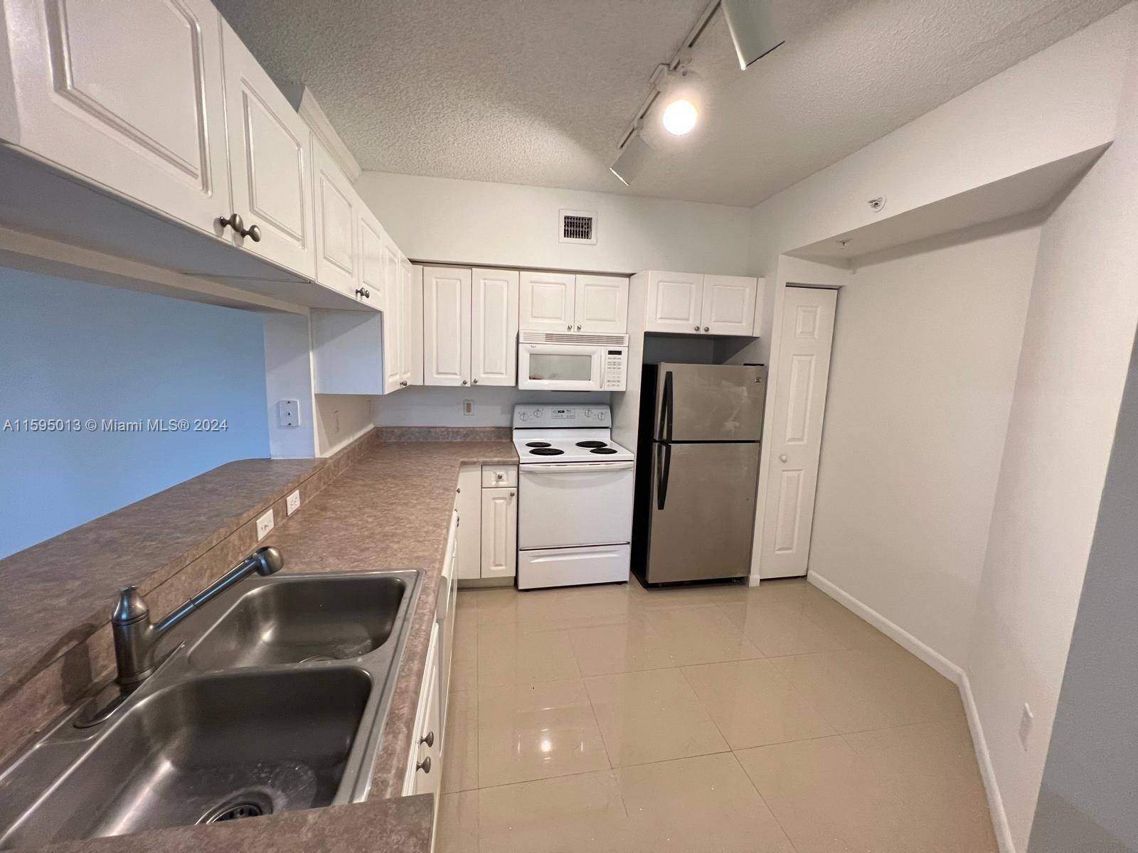 Sunny Isles Beach, FL 33160,17150 N Bay Rd #2212