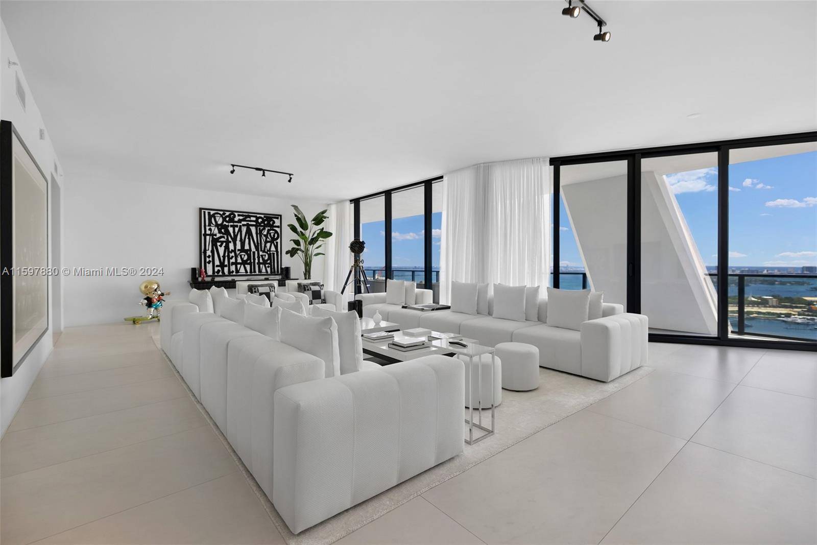Miami, FL 33132,1000 Biscayne Blvd #3802