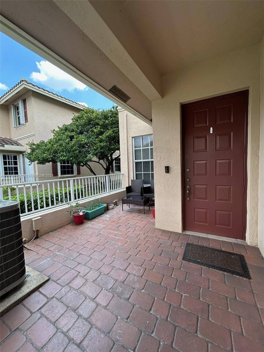 Davie, FL 33328,3339 Lakeside Dr #35