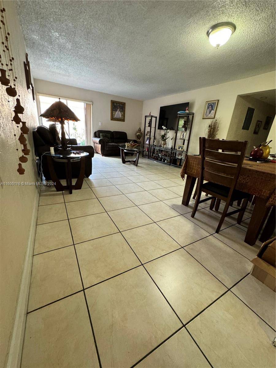 Hialeah, FL 33012,1950 W 56th St #2212D