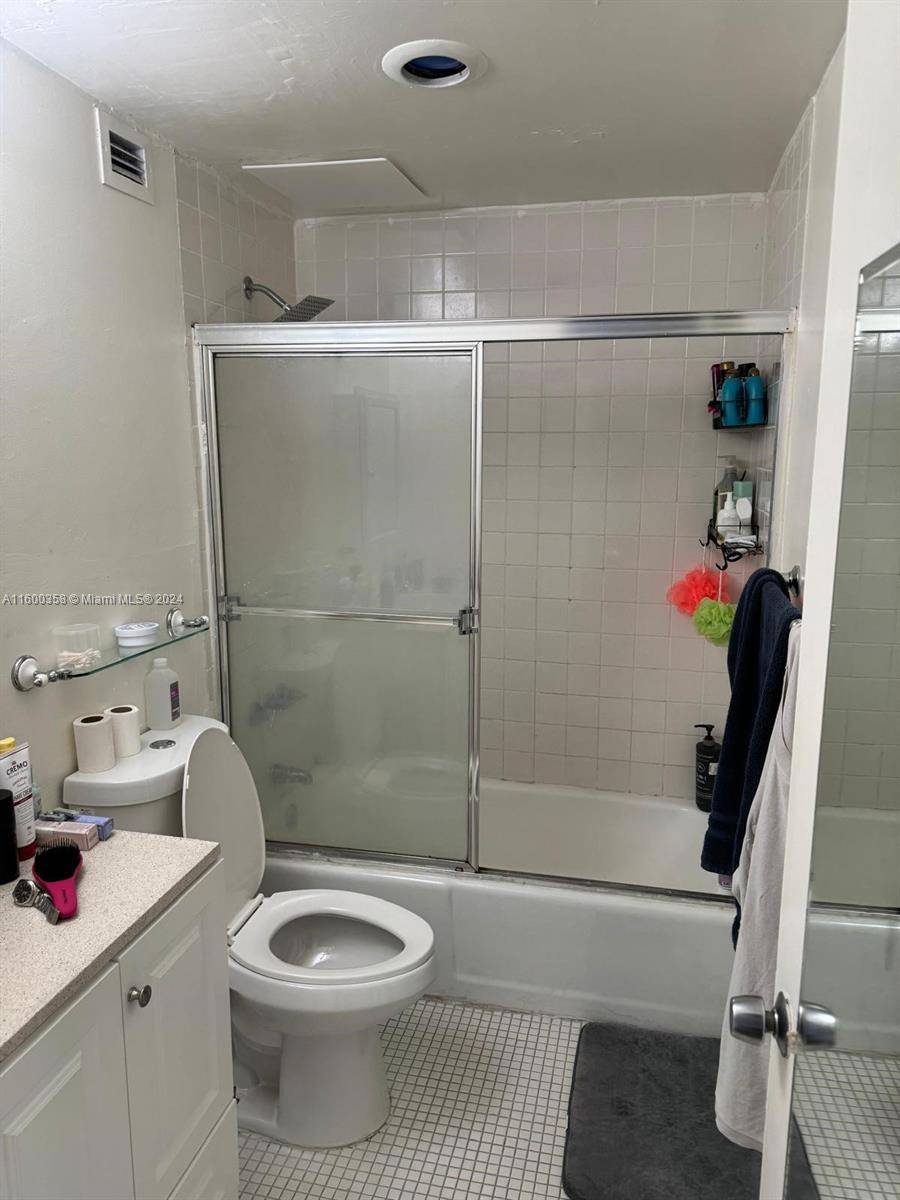 Sunny Isles Beach, FL 33160,400 Kings Point Dr #527
