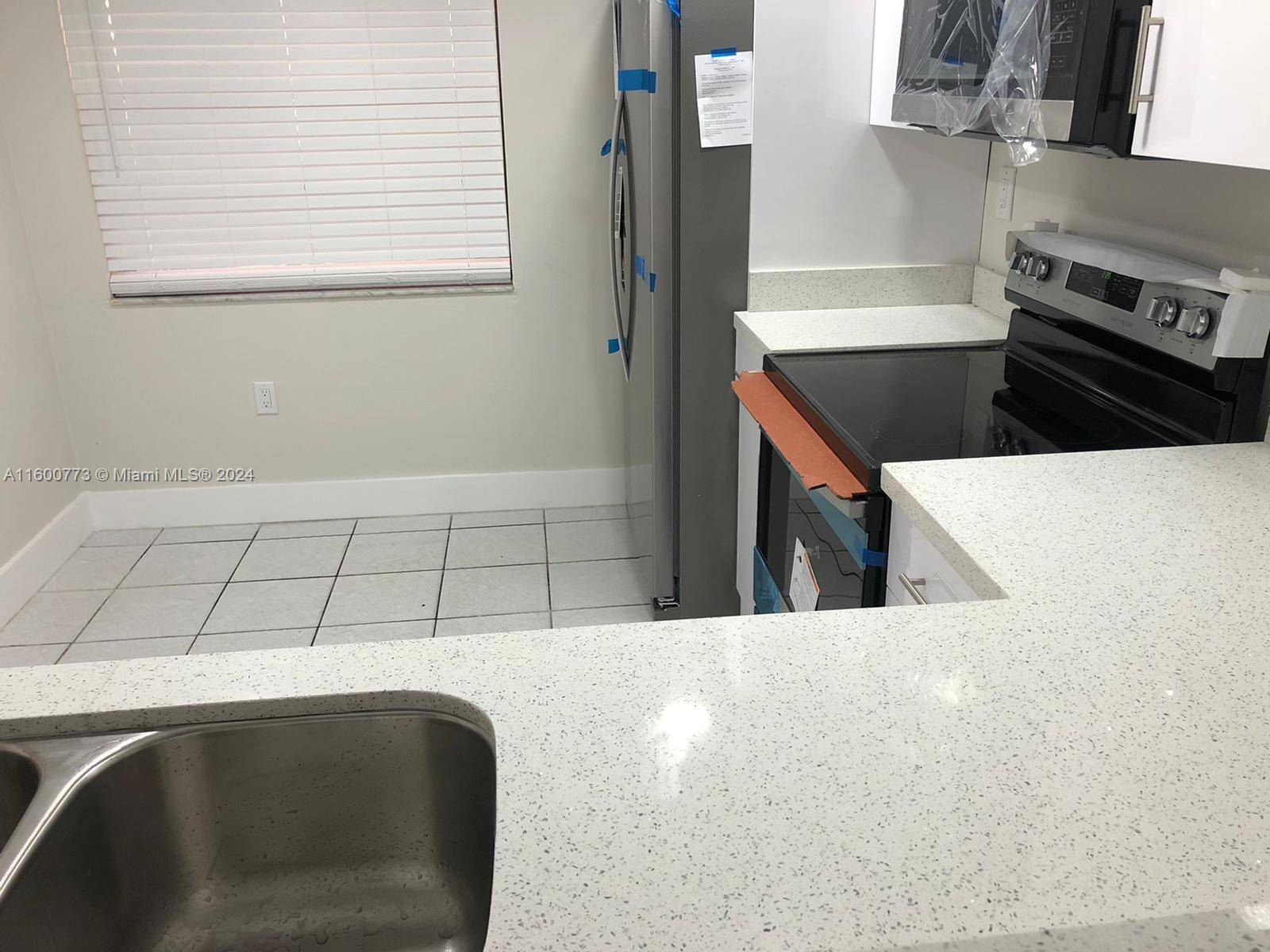 Miami, FL 33172,271 W Park Dr #7-10