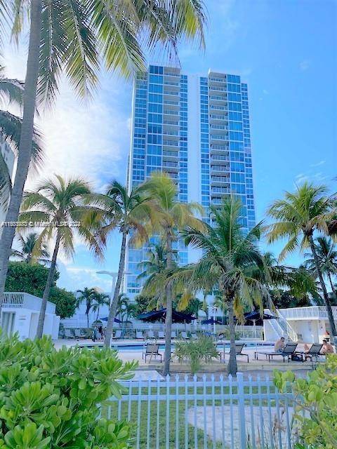 Miami Beach, FL 33140,2655 Collins Ave #905