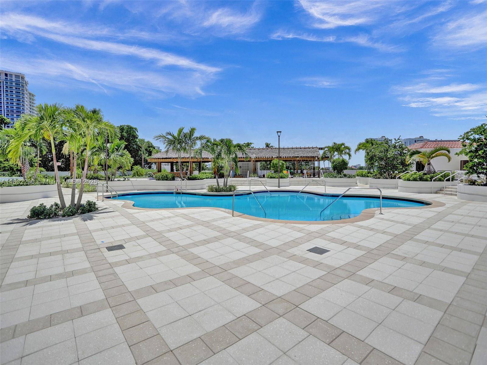 Aventura, FL 33180,20281 E Country Club Dr #305