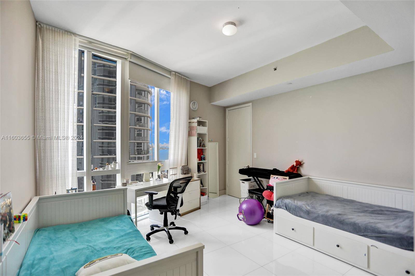 Sunny Isles Beach, FL 33160,15811 Collins Ave #2701