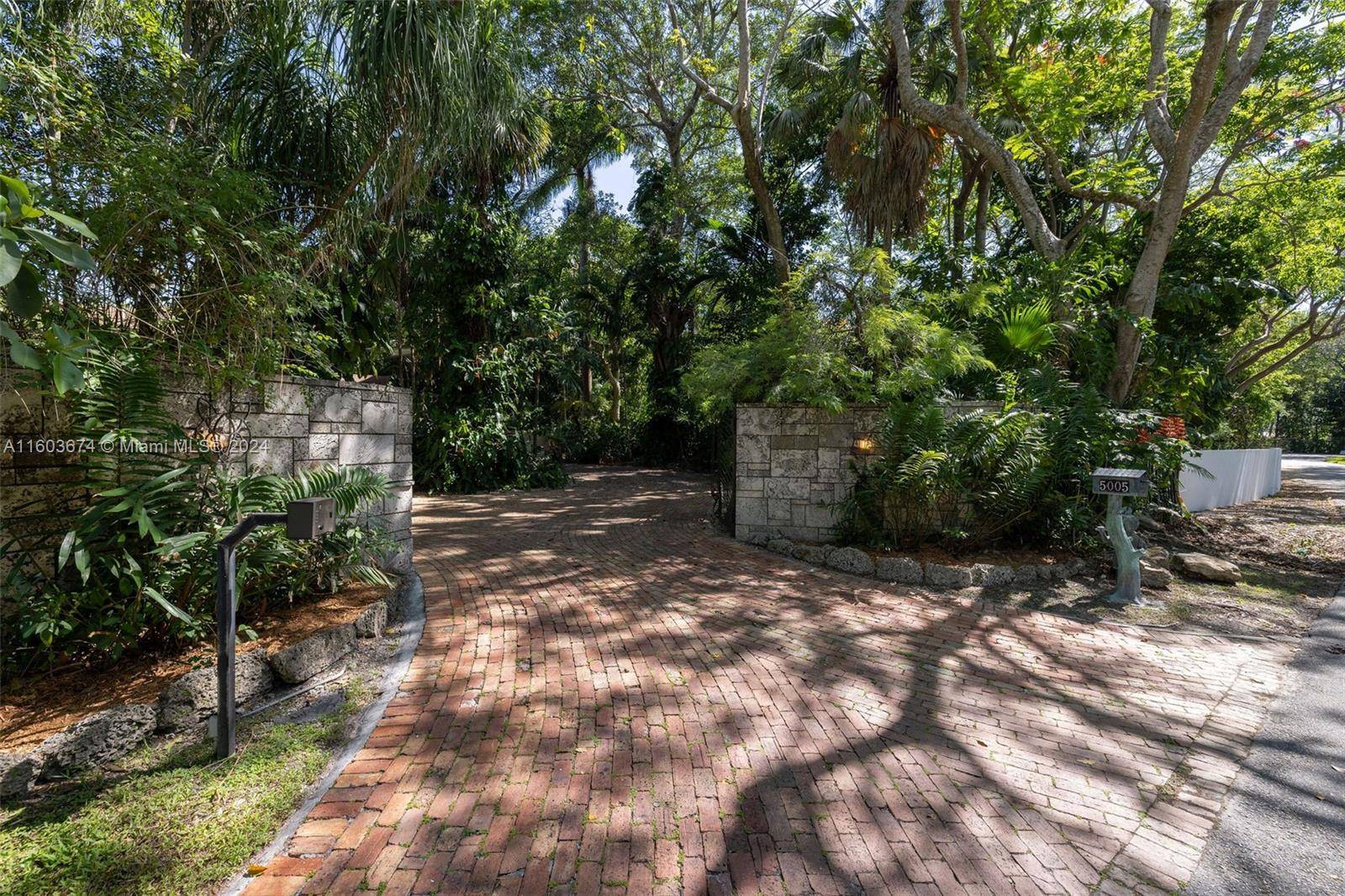 Coral Gables, FL 33156,5005 Hammock Park Dr