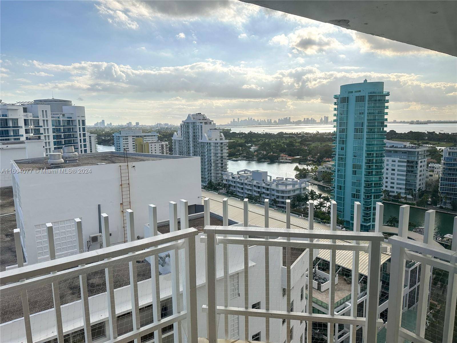 Miami Beach, FL 33140,6061 Collins Ave #23B