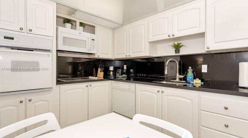 Hollywood, FL 33019,3901 S Ocean Dr #11S
