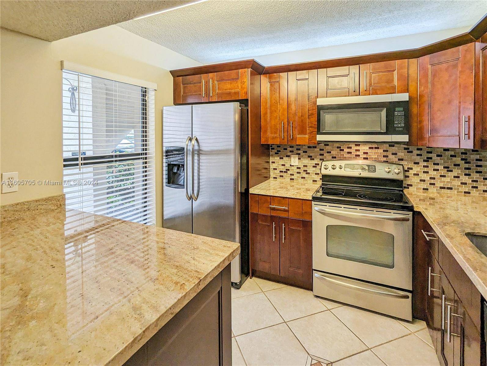 Plantation, FL 33324,9811 NW 3rd Ct #7