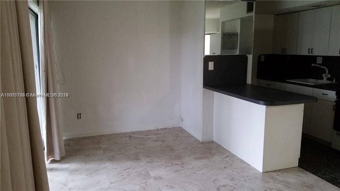 Hollywood, FL 33023,5855 Washington St #97