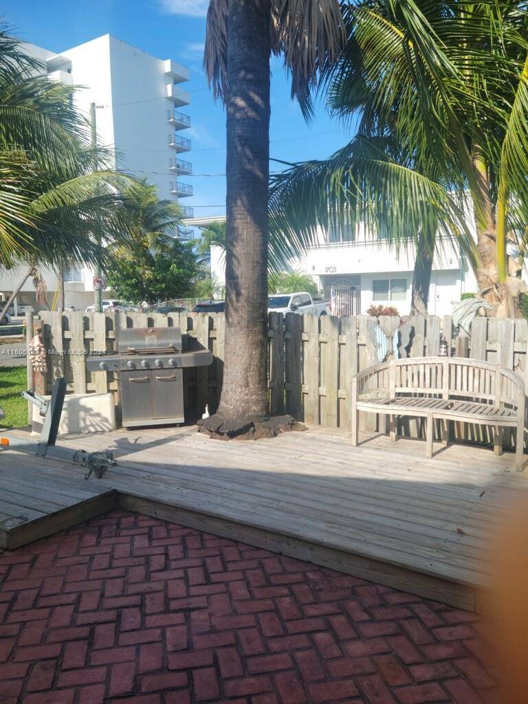 Pompano Beach, FL 33062,3201 Canal Dr #2