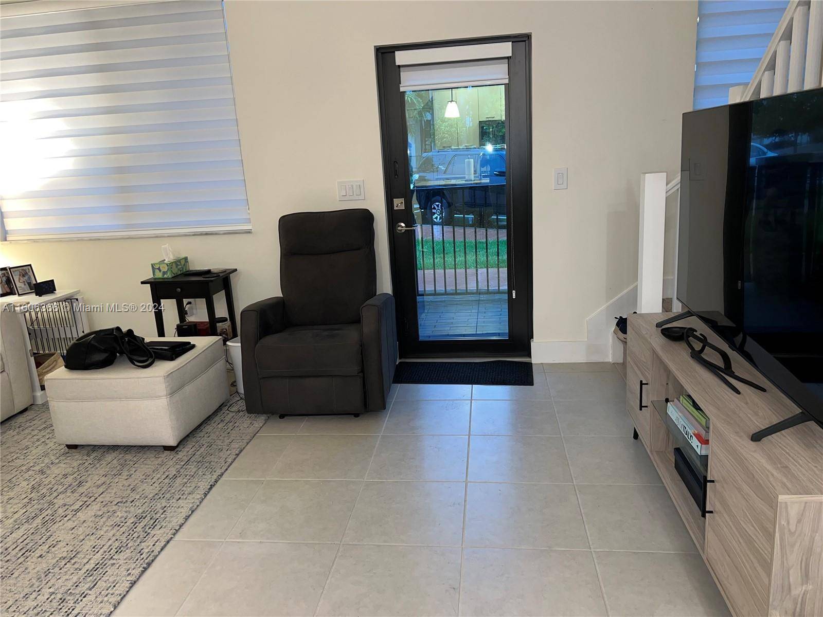 Doral, FL 33166,8381 NW 43 St