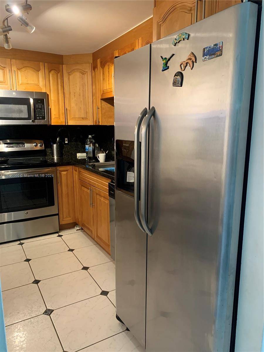 Sunny Isles Beach, FL 33160,210 174th St #604