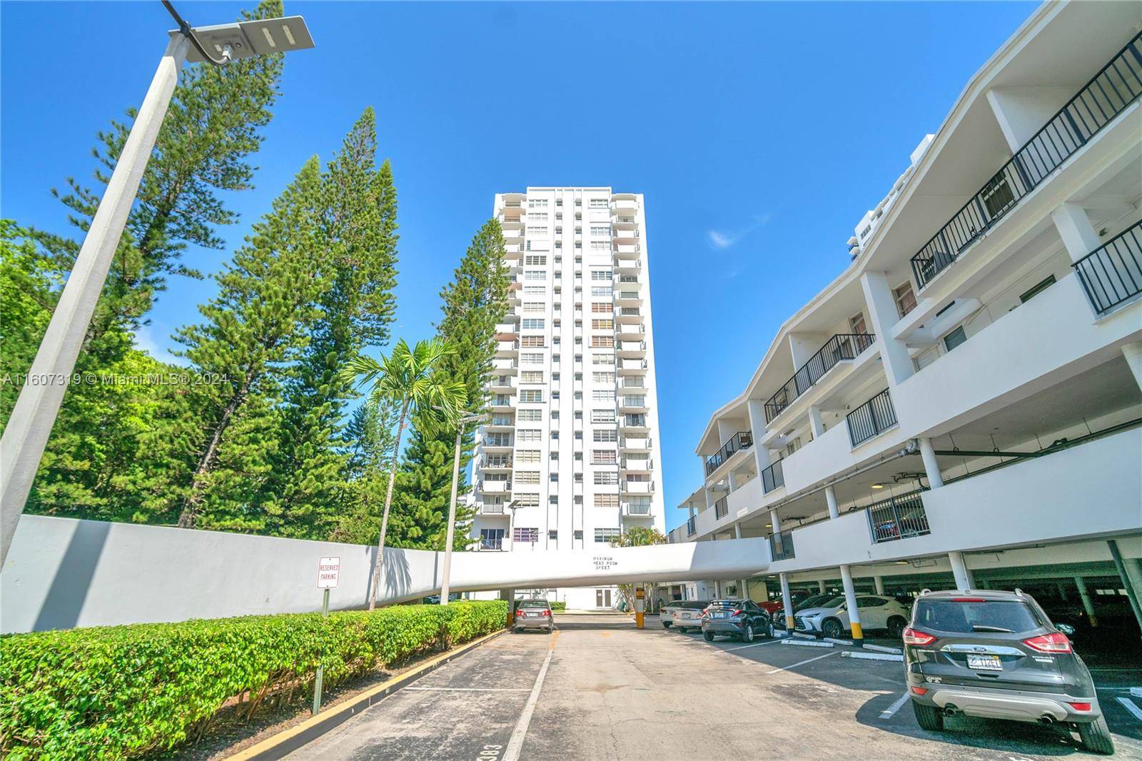 Aventura, FL 33160,2780 NE 183rd St #1601