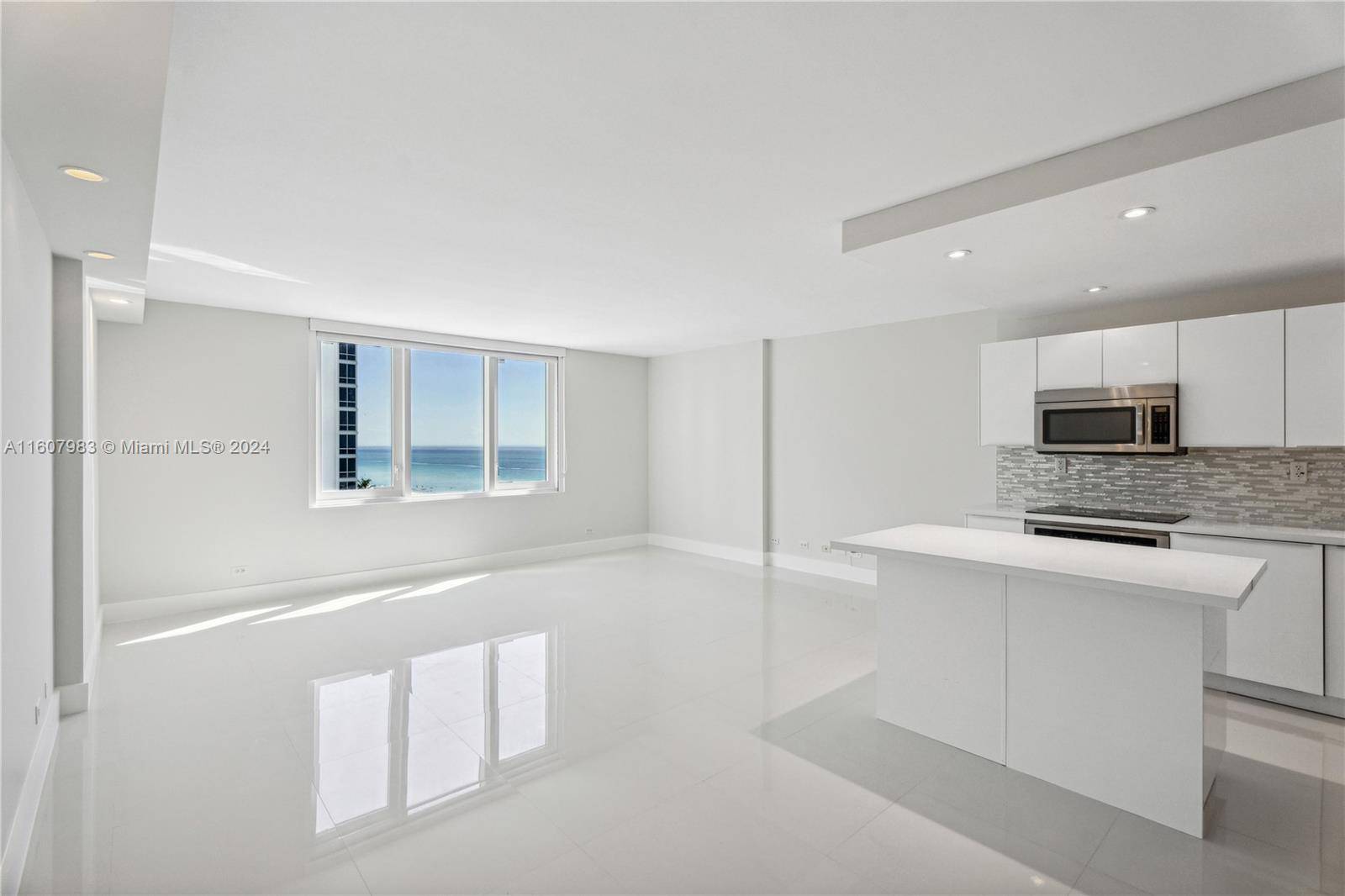 Miami Beach, FL 33139,2301 Collins Ave #912