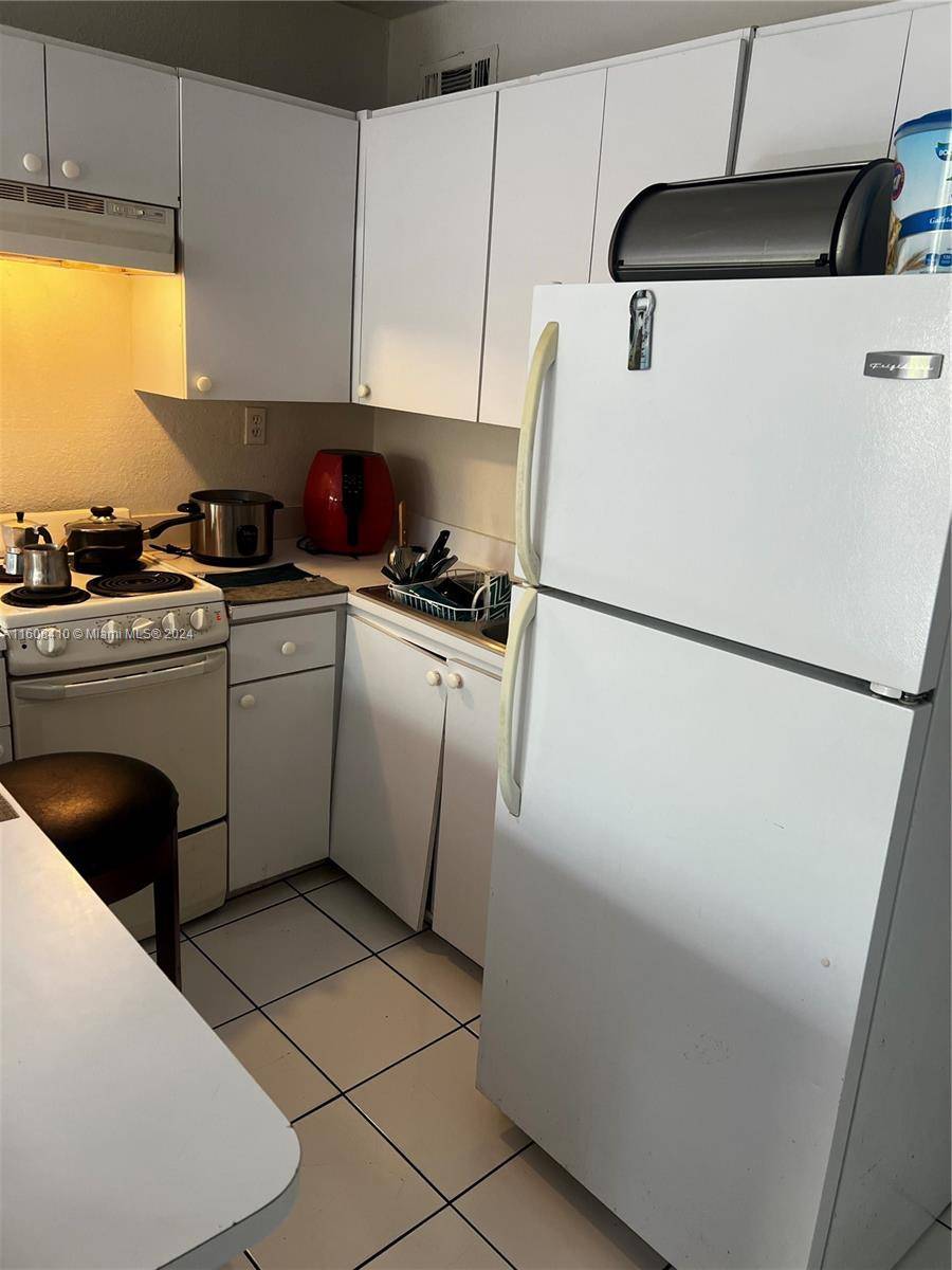 Cutler Bay, FL 33157,9760 SW 184th St #2E