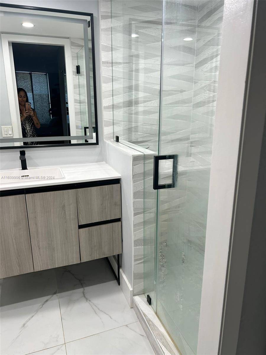 Aventura, FL 33160,2750 NE 183rd St #2412
