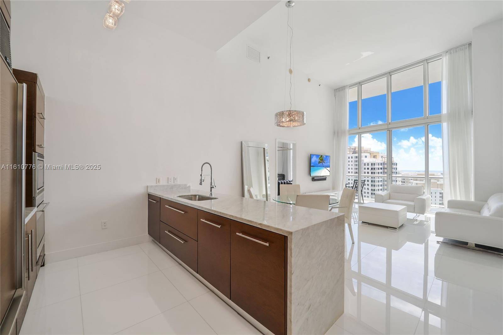 Miami, FL 33131,475 Brickell Ave #2807