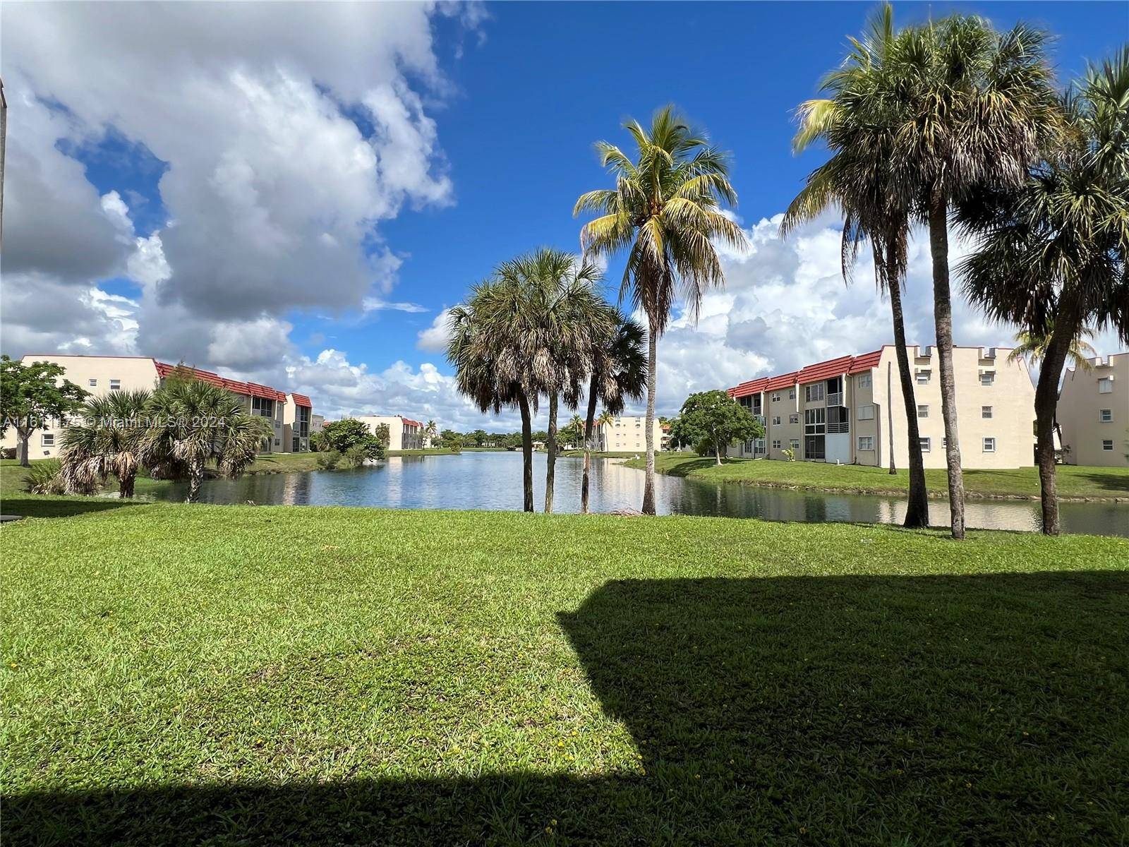 Sunrise, FL 33322,3071 E Sunrise Lakes Dr #104