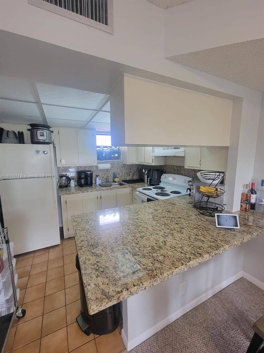 Doral, FL 33166,8290 Lake Dr #426