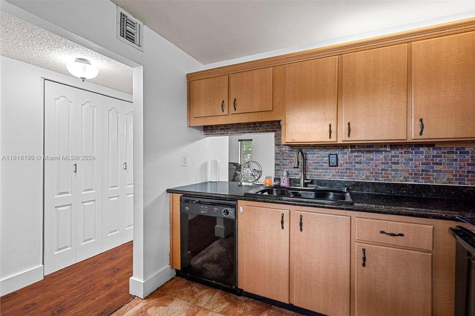 Plantation, FL 33324,471 N Pine Island Rd #D201