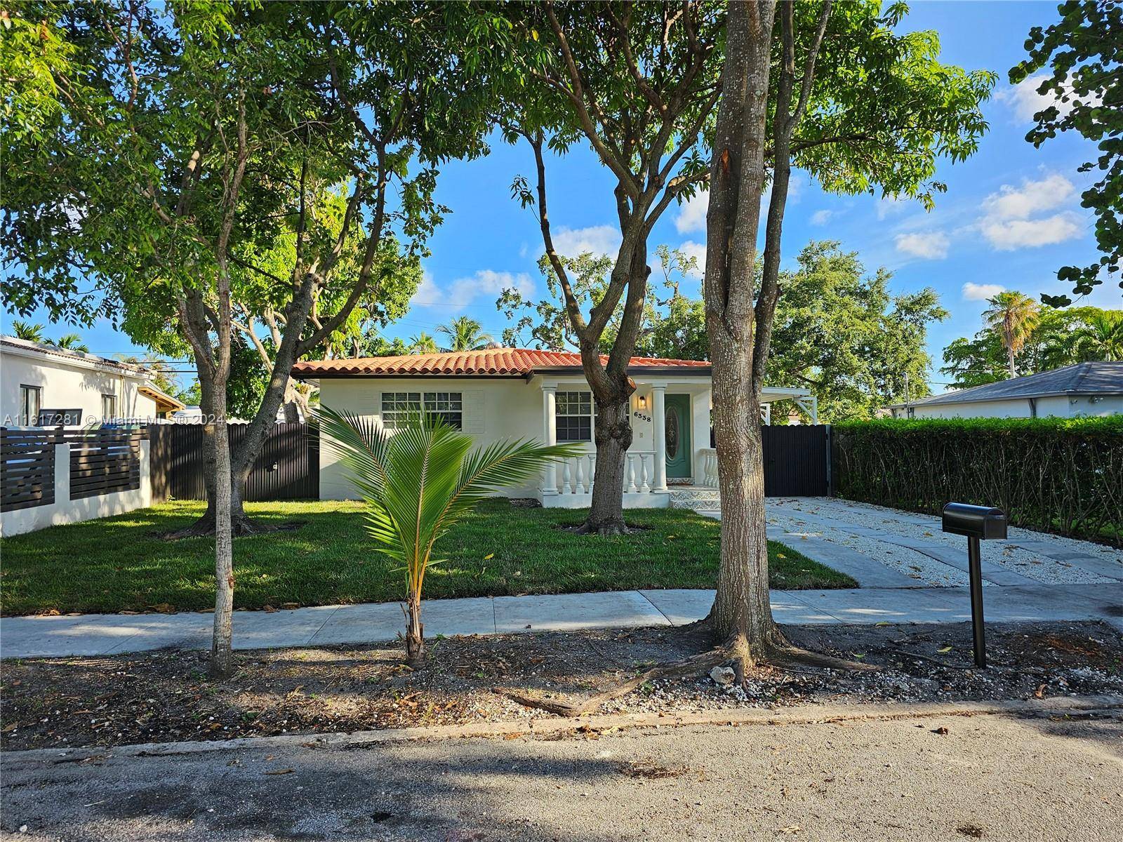 South Miami, FL 33155,6338 SW 41st St