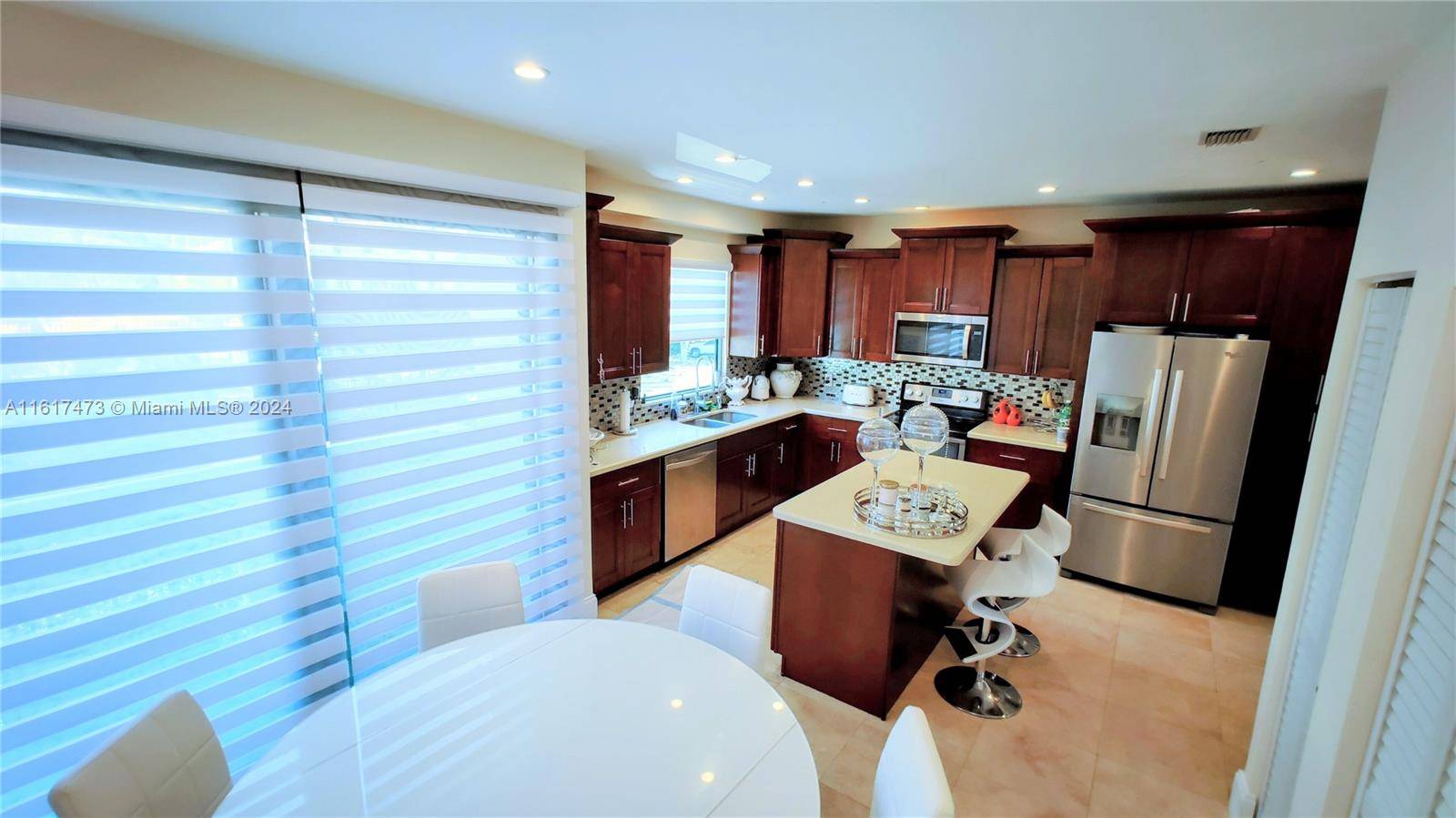 Aventura, FL 33180,21382 Marina Cove Cir #16-D