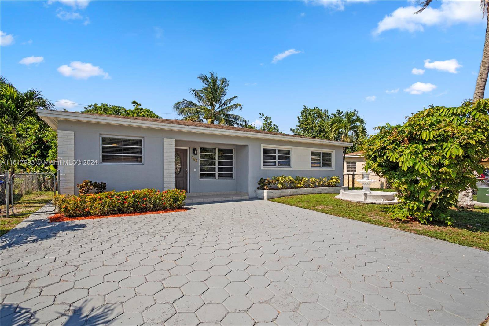 North Miami Beach, FL 33162,541 NE 174th St