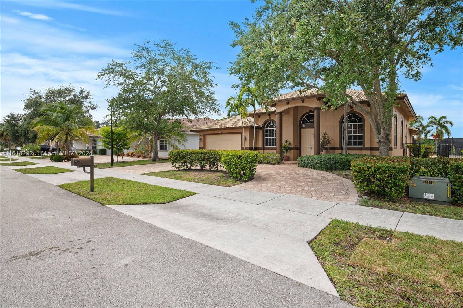 Davie, FL 33328,8251 SW 51st St