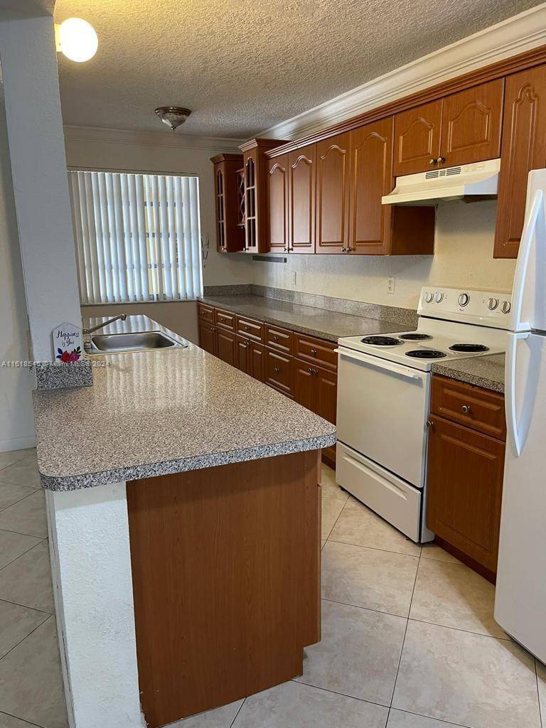 Hallandale Beach, FL 33009,1100 NE 1st Ct #106