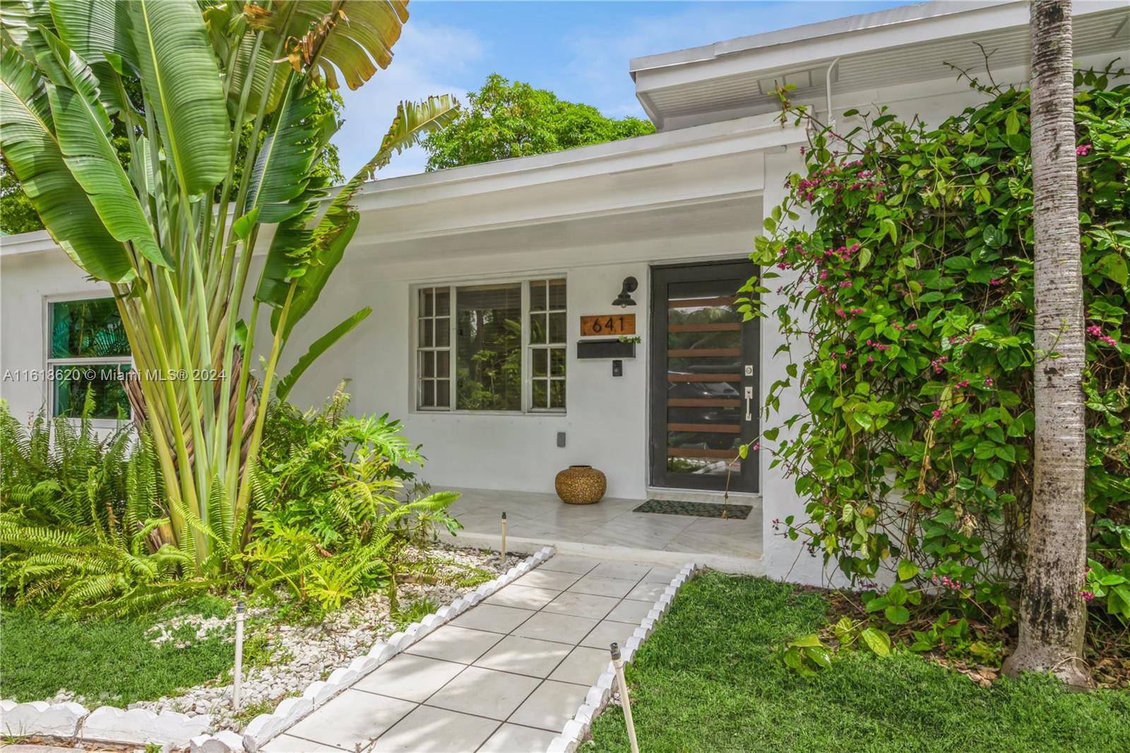 North Miami, FL 33161,641 NE 141st St