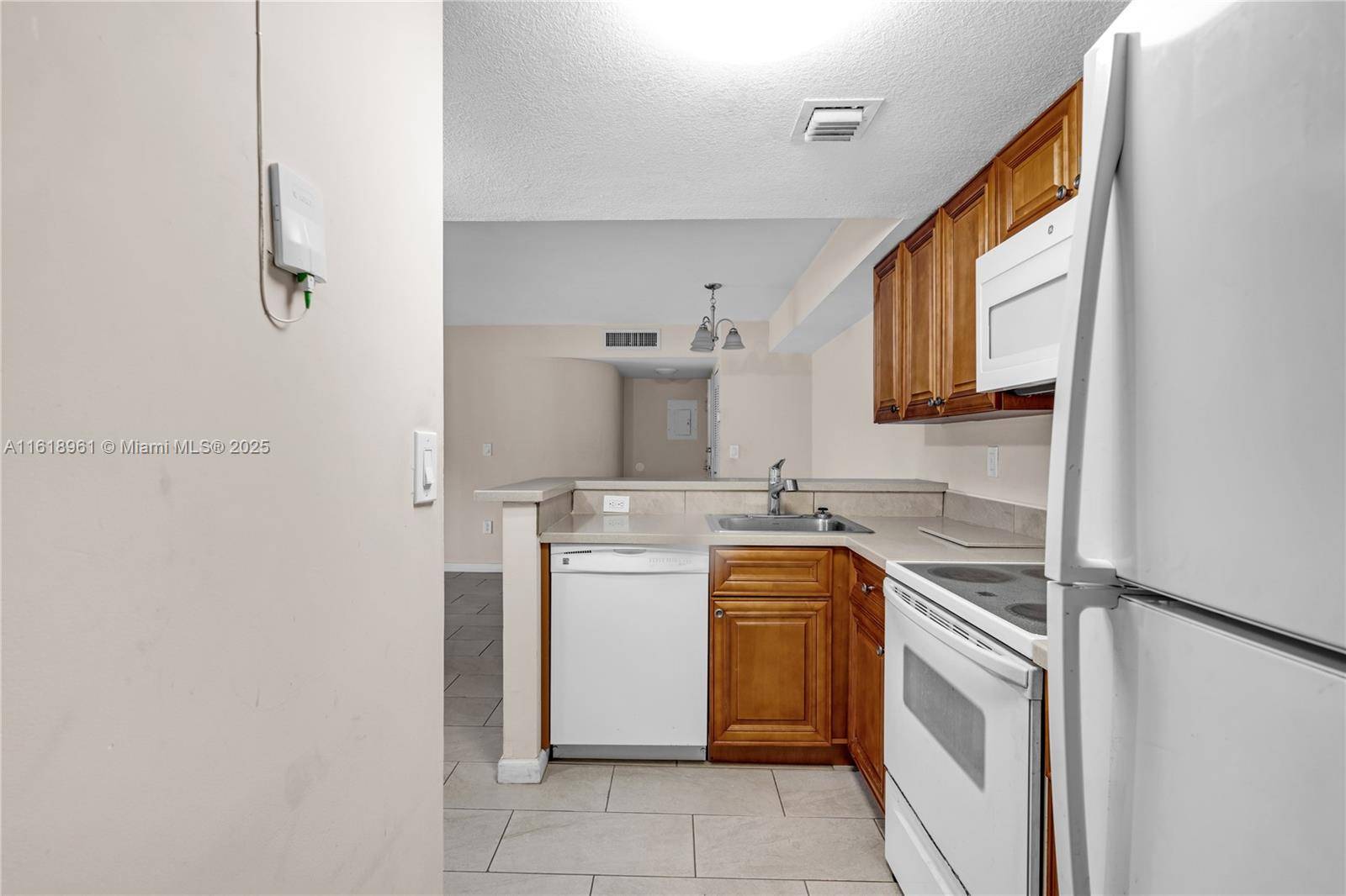 Hialeah, FL 33015,7090 NW 179th St #104