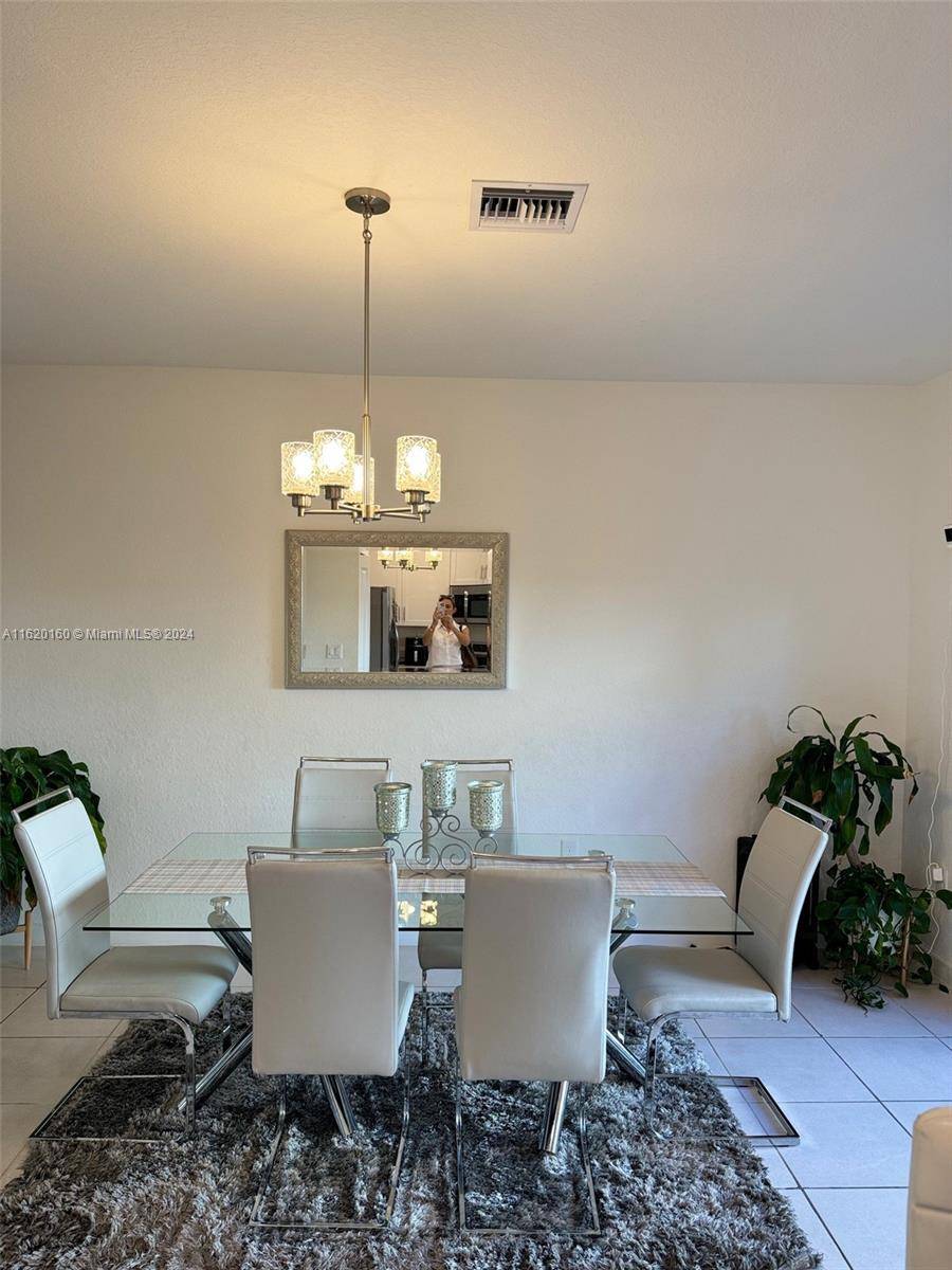 Miami, FL 33179,21441 NE 3rd Pl