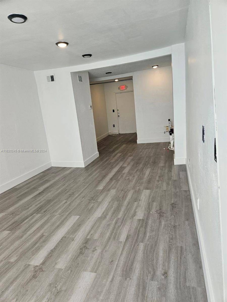 Miami Beach, FL 33139,1059 Collins Ave #207