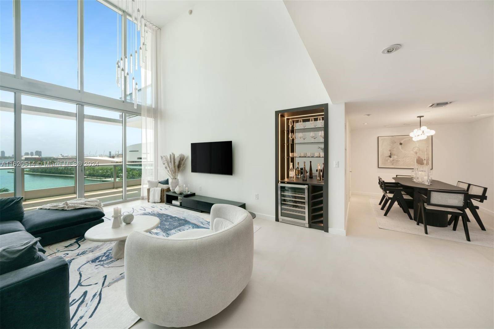 Miami, FL 33132,900 Biscayne Blvd #905