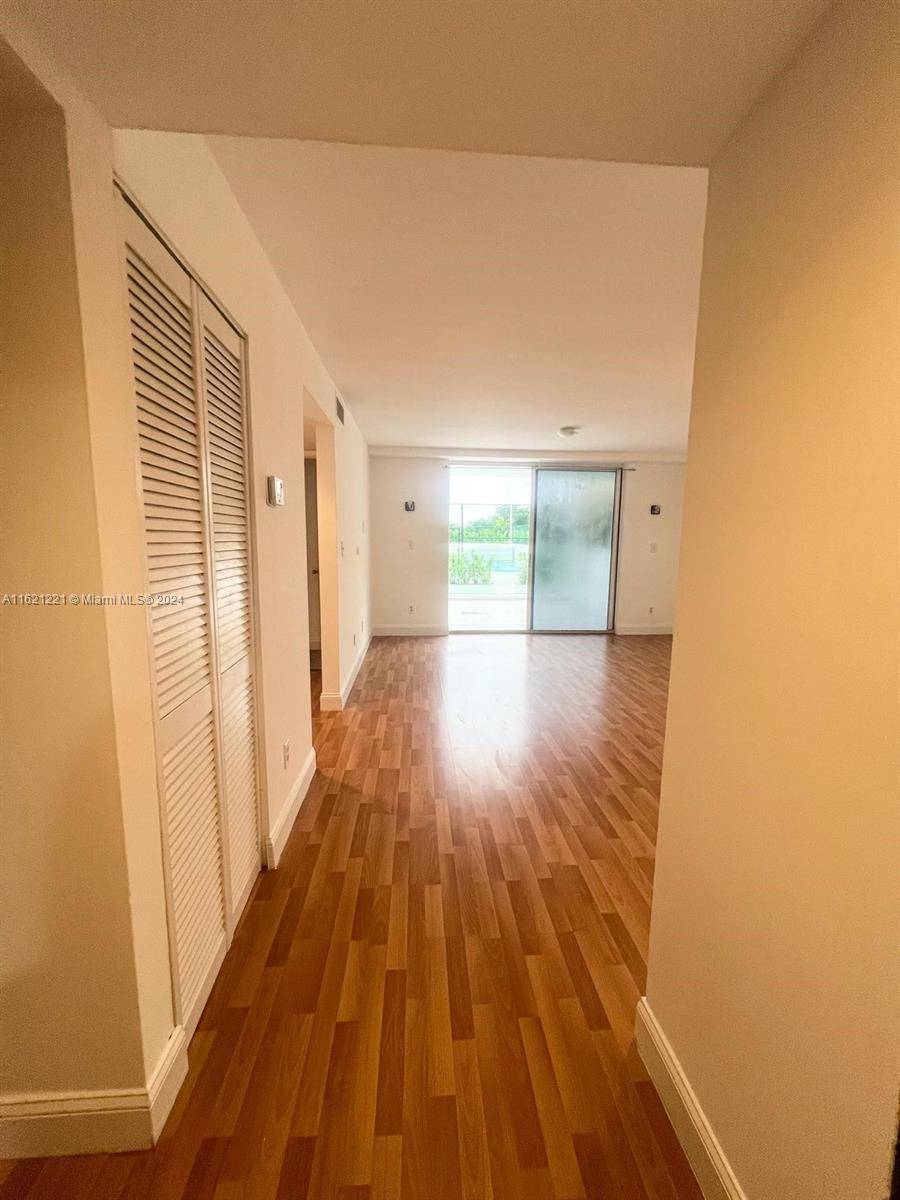 Miami, FL 33131,770 Claughton Island Dr #406