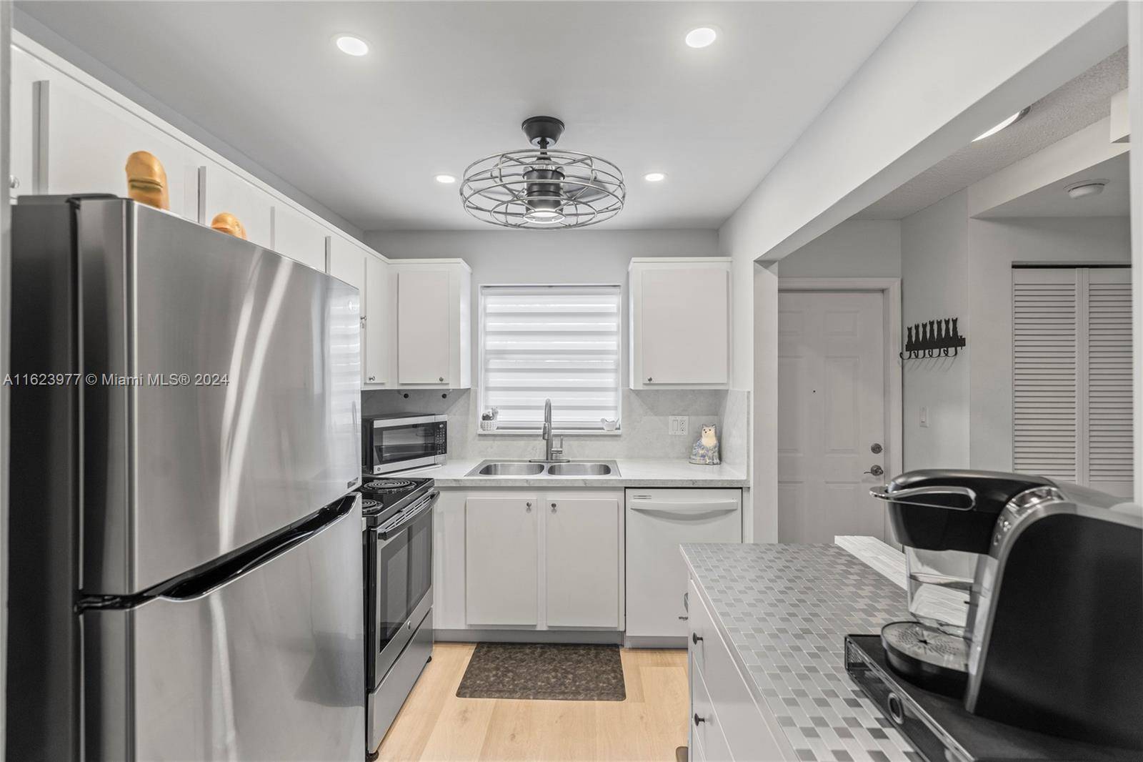 Oakland Park, FL 33311,809 W Oakland Park Blvd #J2